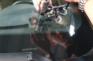 Hàn kính chắn gió xe tải là gì? Giá hàn kính chắn gió bao nhiêu?